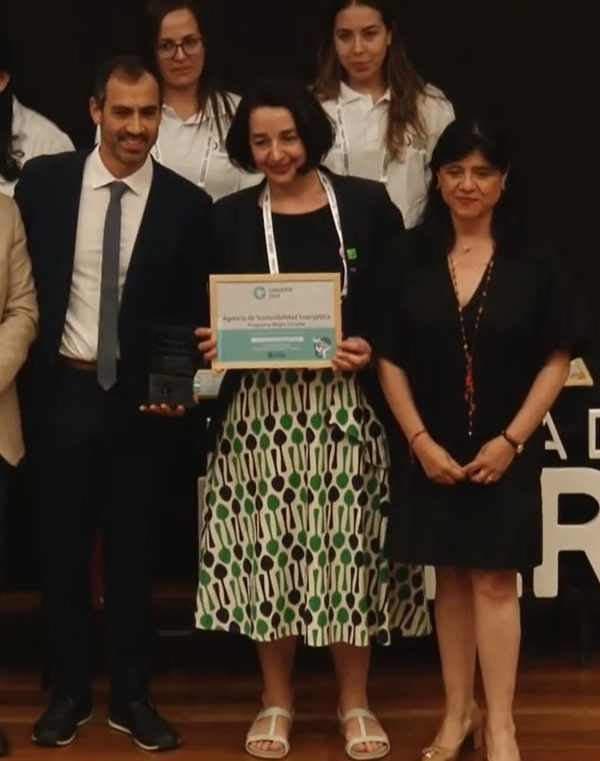 Premio Mejor Escuela 600x761